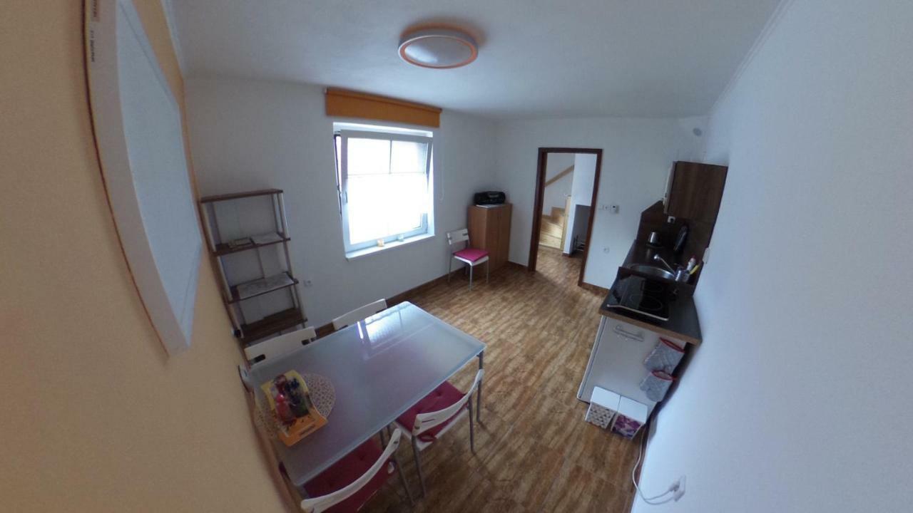 Ubytovani Mikulov Exteriör bild