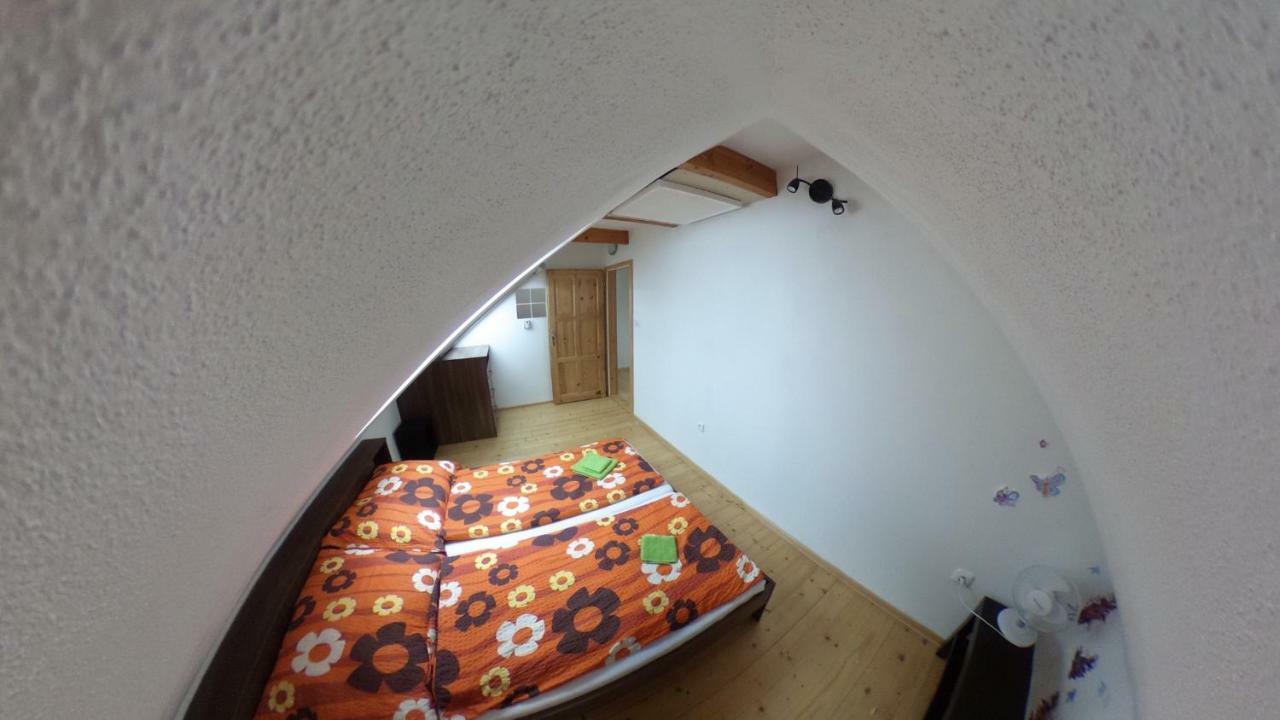 Ubytovani Mikulov Exteriör bild