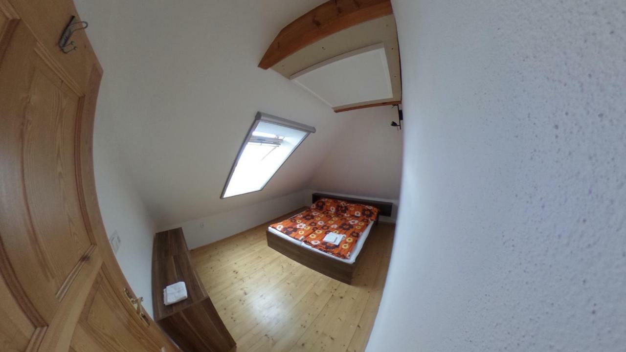 Ubytovani Mikulov Exteriör bild